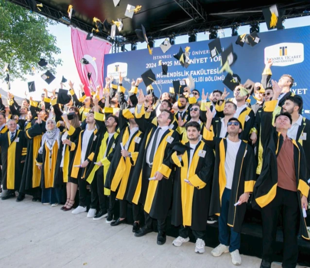 1125 öğrencinin mezuniyet coşkusu
