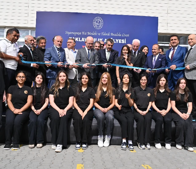 İstanbul'da mesleki ve teknik Anadolu lisesinde baklavacılık atölyesi açıldı