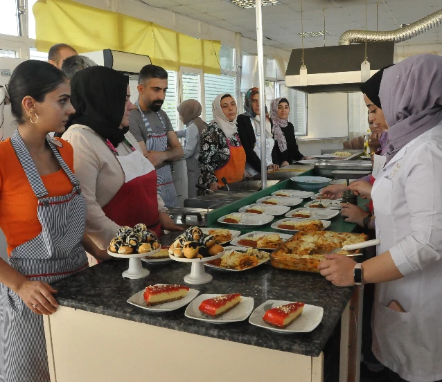 Restoran personeli 'üniversiteli' olacak