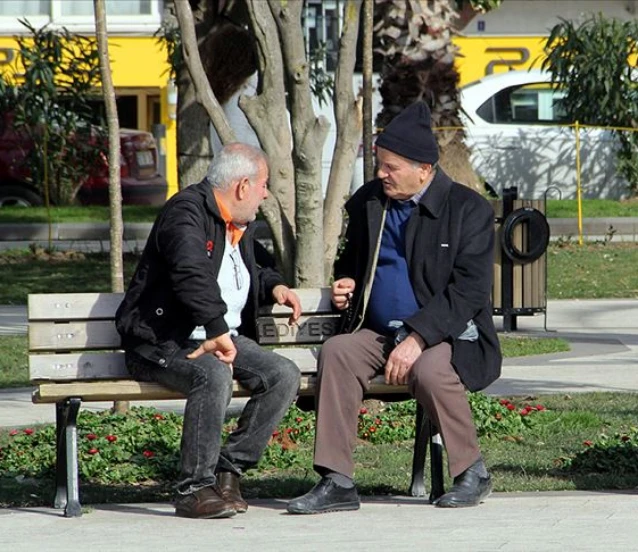 Yaşlı nüfus artıyor: 2050’de nüfusun dörtte biri 65 üstü olacak