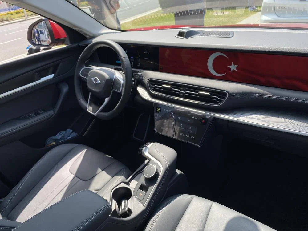 NATO Zirvesi'ne özel TOGG limuzinler göreve hazır: Türk bayrağı ve Selçuklu detayı