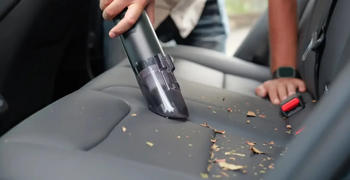 Sadece 2 litre suyla 20 dakikada araç temizliyor