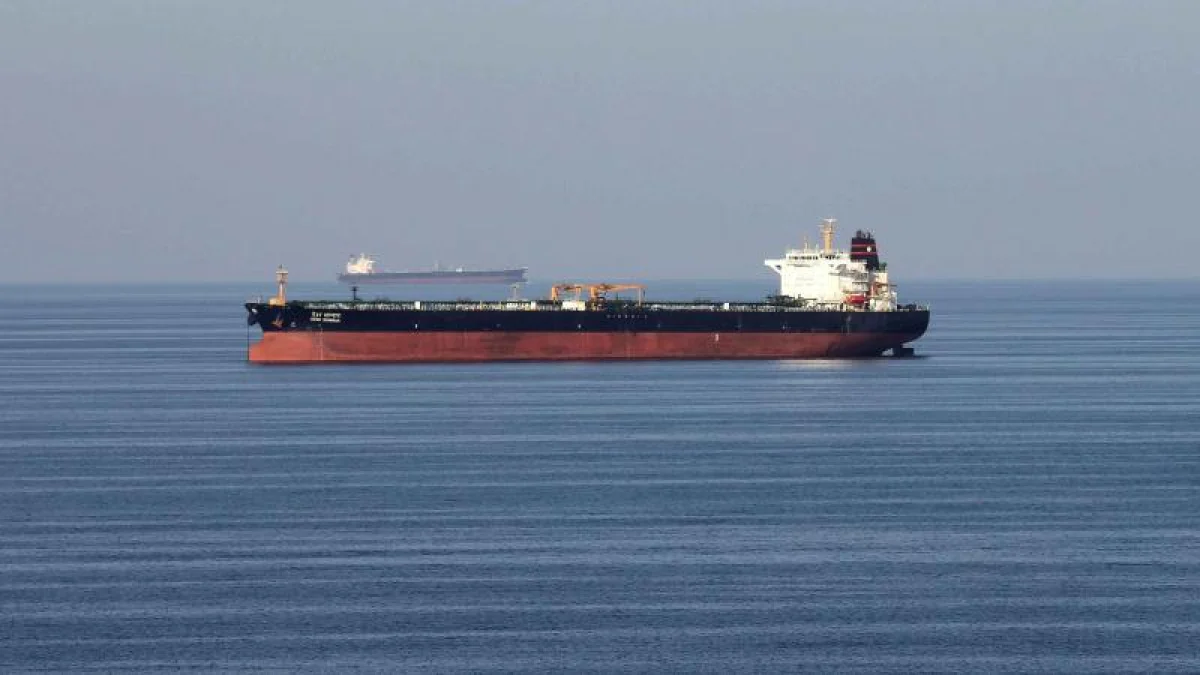 Hürmüz Boğazı'nda petrol tankerleri hedefte: 3 gemi mayına çarparak alev aldı Hürmüz Boğazı'nda petrol tankerleri hedefte: 3 gemi mayına çarparak alev aldı