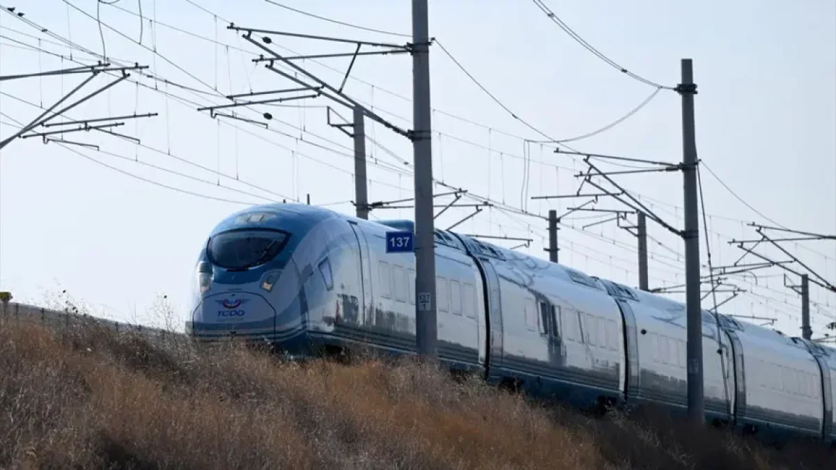 Bakan Uraloğlu duyurdu: Hızlı tren hattı Erzincan, Erzurum ve Kars'a uzanacak Bakan Uraloğlu duyurdu: Hızlı tren hattı Erzincan, Erzurum ve Kars'a uzanacak