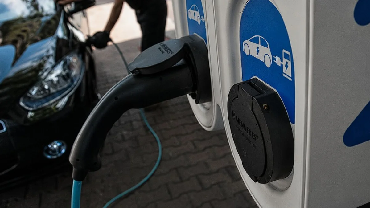 AB’de elektrikli araçlar yükselişte benzinli otomobiller düşüşte: En çok satan marka Volkswagen AB’de elektrikli araçlar yükselişte benzinli otomobiller düşüşte: En çok satan marka Volkswagen