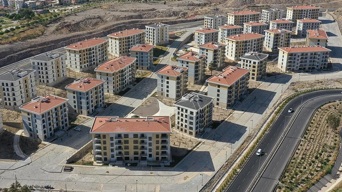 Bakan Kurum: Deprem bölgesinde saatte 23 konut ürettik Bakan Kurum: Deprem bölgesinde saatte 23 konut ürettik