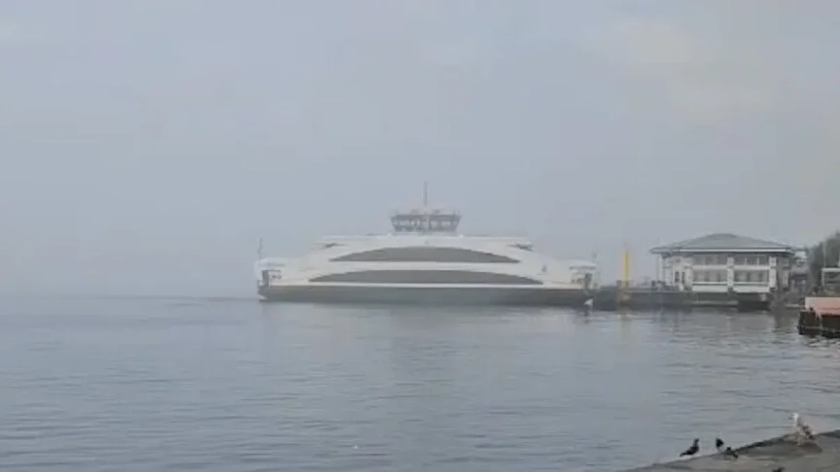 İstanbul'da ulaşıma sis engeli: Çok sayıda vapur seferi iptal edildi İstanbul'da ulaşıma sis engeli: Çok sayıda vapur seferi iptal edildi