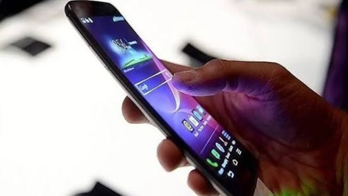 Küresel akıllı telefon gelirleri rekor kırdı: Apple’ın payı yüzde 49’a çıktı Küresel akıllı telefon gelirleri rekor kırdı: Apple’ın payı yüzde 49’a çıktı