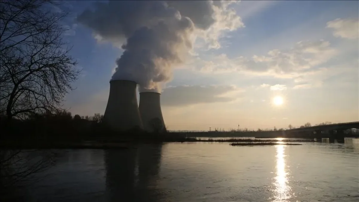 Fransa'da aşırı sıcaklar enerjiyi vurdu: 3 nükleer reaktör durduruldu Fransa'da aşırı sıcaklar enerjiyi vurdu: 3 nükleer reaktör durduruldu