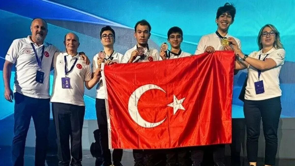 Nükleer Bilim Olimpiyatı'nda Türkiye damgası: Bir altın, üç bronz madalya Nükleer Bilim Olimpiyatı'nda Türkiye damgası: Bir altın, üç bronz madalya