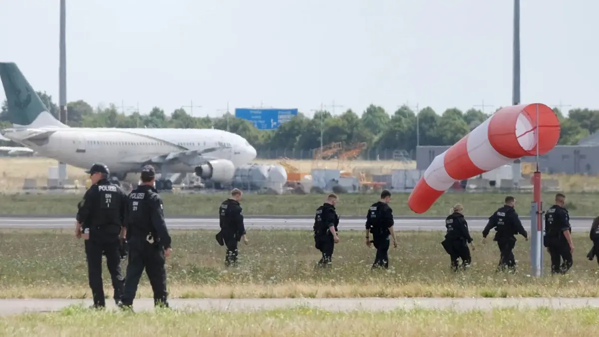 Almanya’da askeri üs üzerinde İHA alarmı! Patriot üssü mercek altında Almanya’da askeri üs üzerinde İHA alarmı! Patriot üssü mercek altında