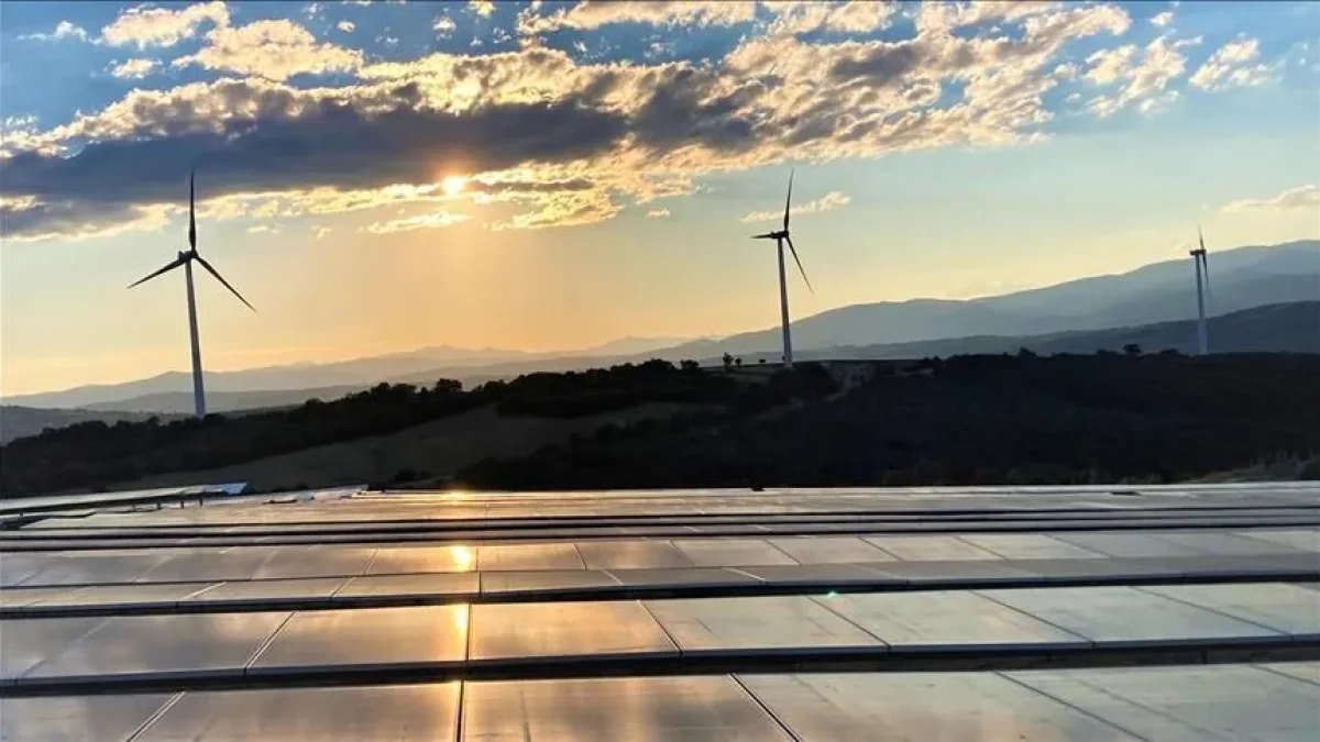 Türkiye'nin elektrik kurulu gücü artıyor: Yeni kapasitenin yüzde 88'i yenilenebilir kaynaklardan Türkiye'nin elektrik kurulu gücü artıyor: Yeni kapasitenin yüzde 88'i yenilenebilir kaynaklardan