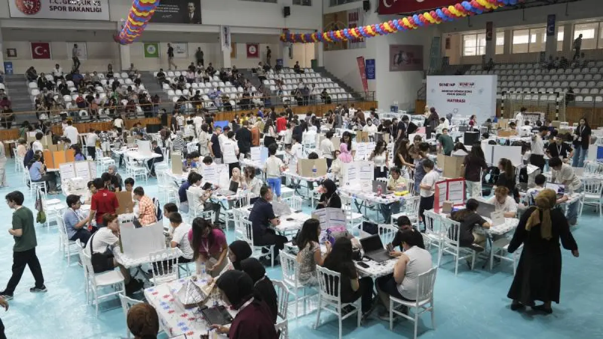 Geleceğin uzay mühendislerinden yeni projeler: DENEYAP şenliğine 15.000 öğrenci katılıyor Geleceğin uzay mühendislerinden yeni projeler: DENEYAP şenliğine 15.000 öğrenci katılıyor