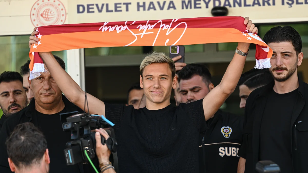 GALATASARAY SON DAKİKA HABERLERİ | Sarı-kırmızılıların genç yıldızı Batrakov İstanbul'da! Maliyeti belli oldu GALATASARAY SON DAKİKA HABERLERİ | Sarı-kırmızılıların genç yıldızı Batrakov İstanbul'da! Maliyeti belli oldu