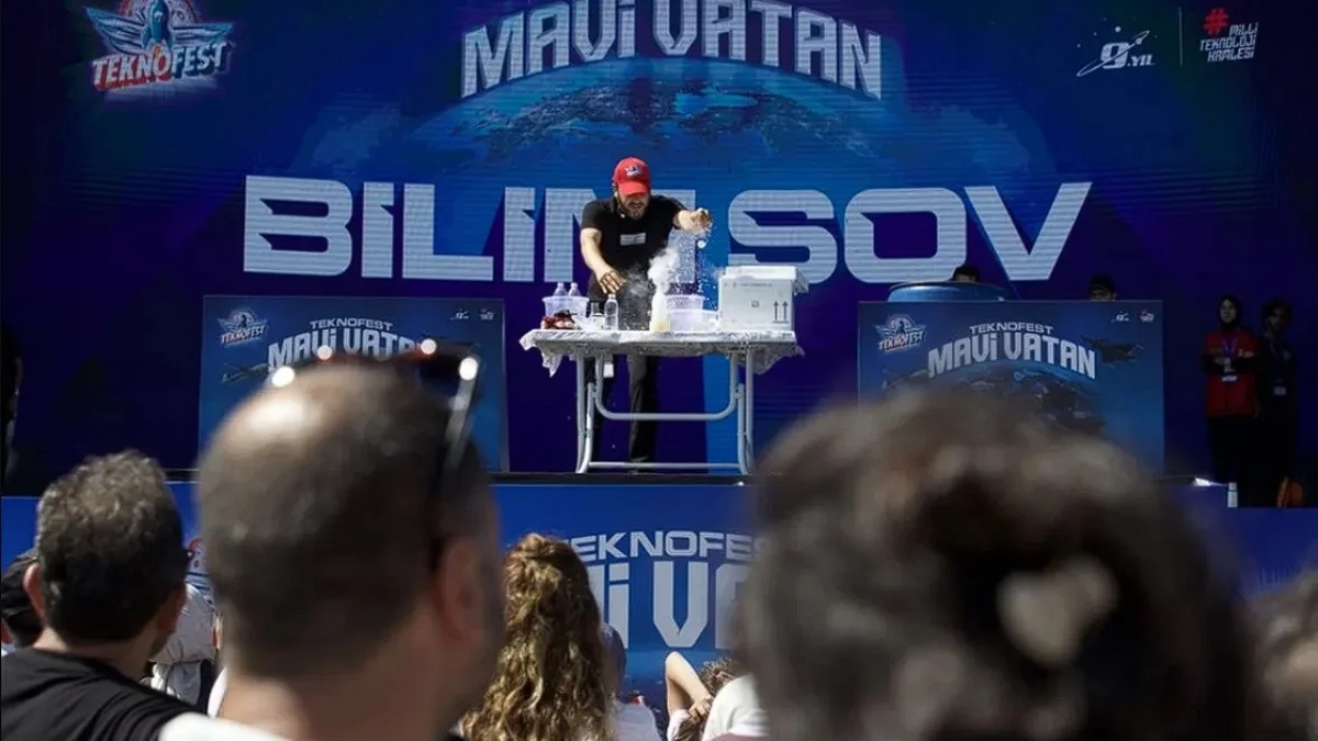 TEKNOFEST’in son gününde çocuklara bilim şovu sürprizi TEKNOFEST’in son gününde çocuklara bilim şovu sürprizi