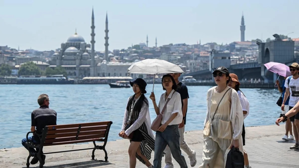 Kavurucu sıcaklar etkisini artırıyor: İstanbul için 5 günlük hava tahmini Kavurucu sıcaklar etkisini artırıyor: İstanbul için 5 günlük hava tahmini