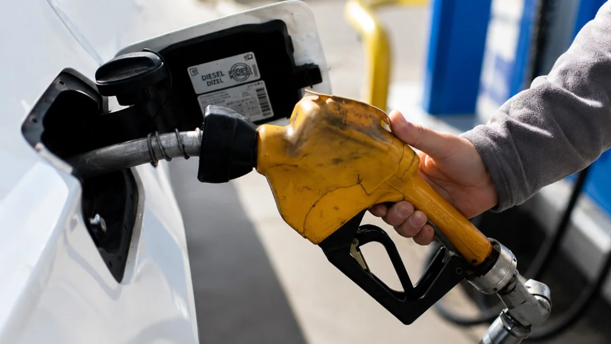 Akaryakıt fiyatları son durum: Benzine zam geldi, tabelalar değişti! İstanbul’da benzin litre fiyatı ne kadar oldu? İndirim beklentisi var mı? Akaryakıt fiyatları son durum: Benzine zam geldi, tabelalar değişti! İstanbul’da benzin litre fiyatı ne kadar oldu? İndirim beklentisi var mı?