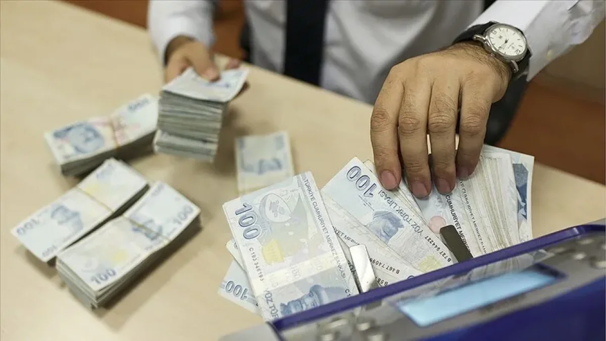 Halkbank'tan esnafa kredi kolaylığı: Vergi ve SGK borcu olanlara yeni imkan Halkbank'tan esnafa kredi kolaylığı: Vergi ve SGK borcu olanlara yeni imkan