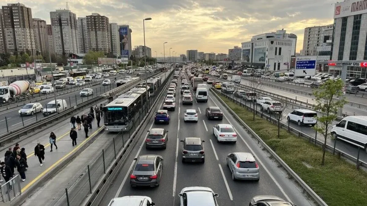 İstanbul'da okul trafiğine karşı önlemler: Toplu ulaşım 14 Eylül'de ücretsiz İstanbul'da okul trafiğine karşı önlemler: Toplu ulaşım 14 Eylül'de ücretsiz