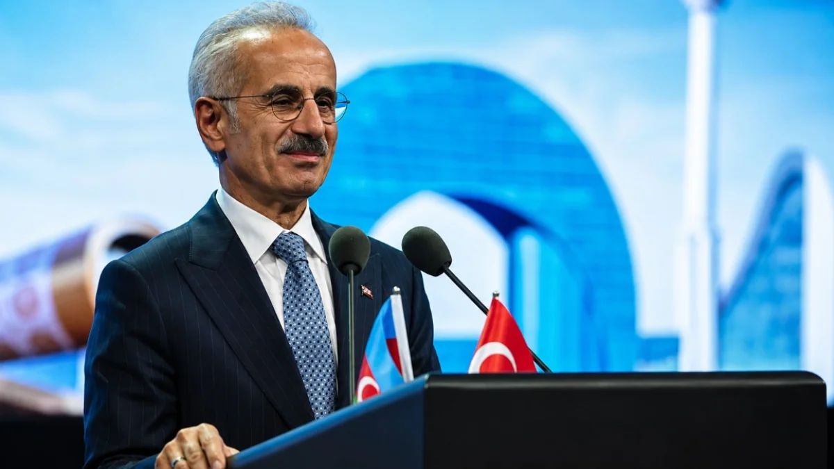 Bakan Uraloğlu: Gökyüzüne kurduğumuz köprülerle dünyanın havacılık merkezi olduk Bakan Uraloğlu: Gökyüzüne kurduğumuz köprülerle dünyanın havacılık merkezi olduk
