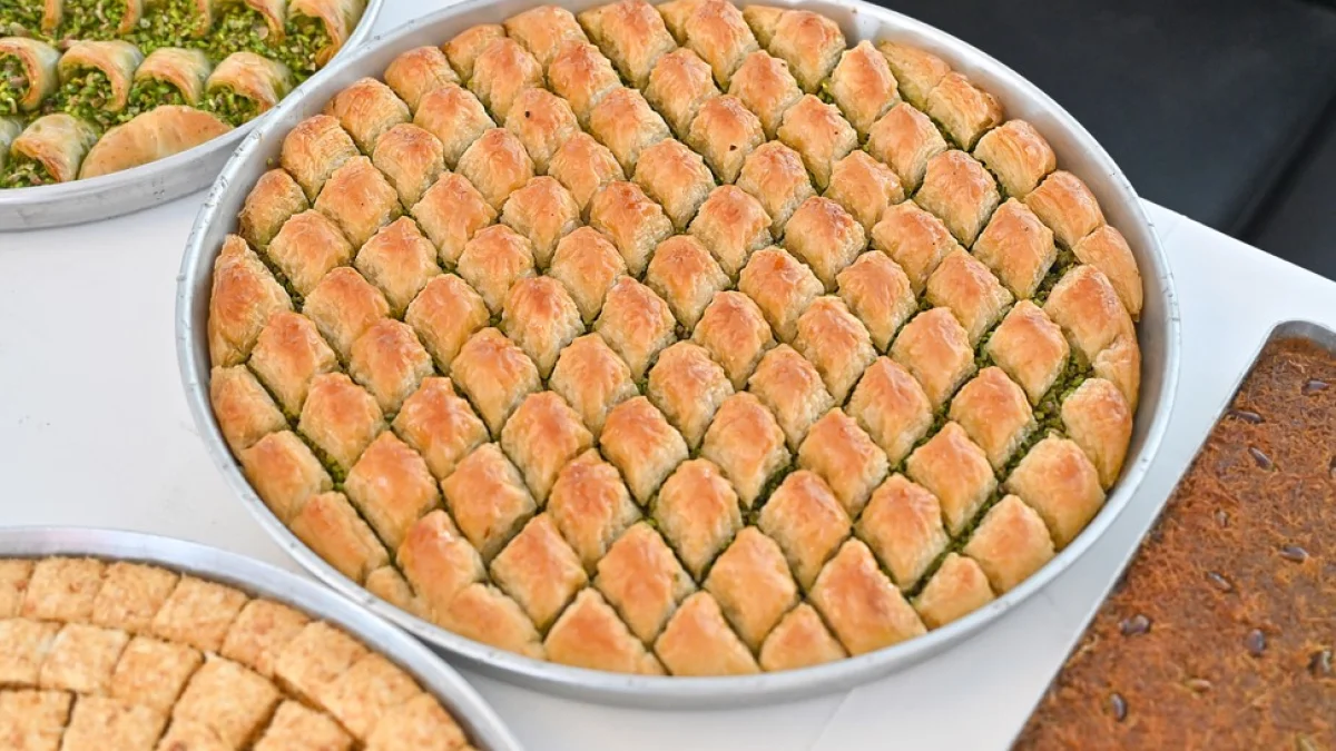 Baklava sektörüne yeni kadın ustalar yetiştiriliyor Baklava sektörüne yeni kadın ustalar yetiştiriliyor