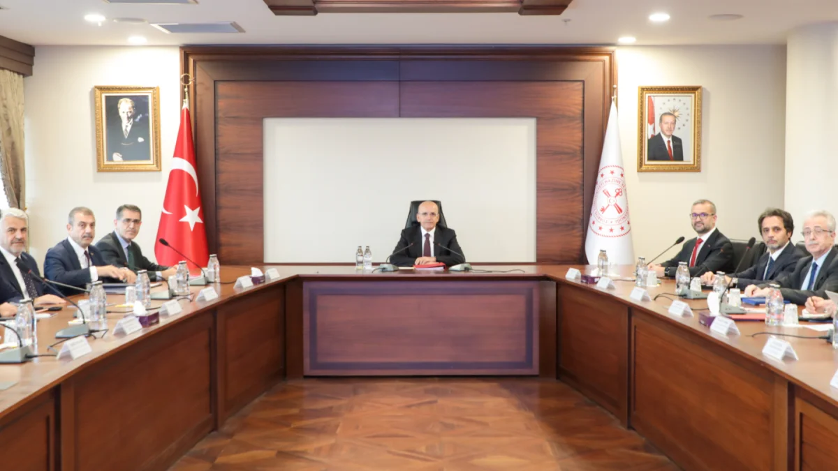 Finansal İstikrar Komitesi'nden fon açıklaması: Sermaye piyasaları için güven mesajı Finansal İstikrar Komitesi'nden fon açıklaması: Sermaye piyasaları için güven mesajı