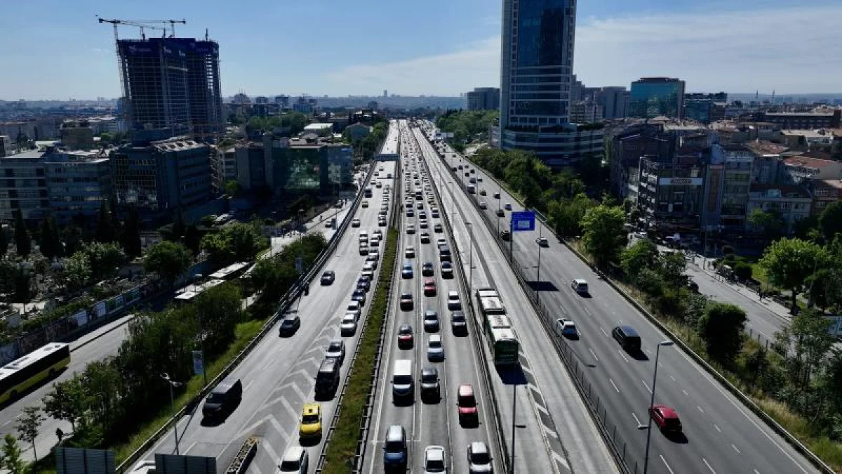 İstanbul'da yarın trafiğe kapatılacak yollar İstanbul'da yarın trafiğe kapatılacak yollar