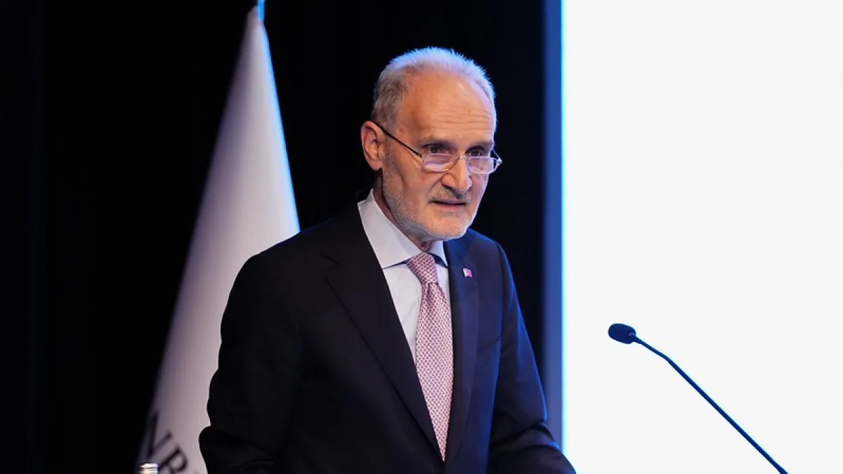 İTO Başkanı Şekib Avdagiç'ten yapay zeka mesajı: Teknolojiyi tüketen değil üreten ülke olmalıyız İTO Başkanı Şekib Avdagiç'ten yapay zeka mesajı: Teknolojiyi tüketen değil üreten ülke olmalıyız