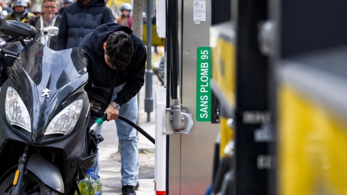 Belçika'da motorin litre fiyatı rekor kırdı: 2,5 euroyu aştı Belçika'da motorin litre fiyatı rekor kırdı: 2,5 euroyu aştı