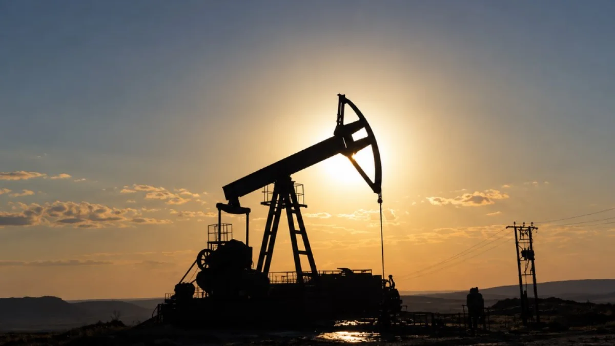 Hürmüz'de gemi saldırısı haberleri ile petrol fiyatları yükseldi: Kritik eşik aşıldı Hürmüz'de gemi saldırısı haberleri ile petrol fiyatları yükseldi: Kritik eşik aşıldı
