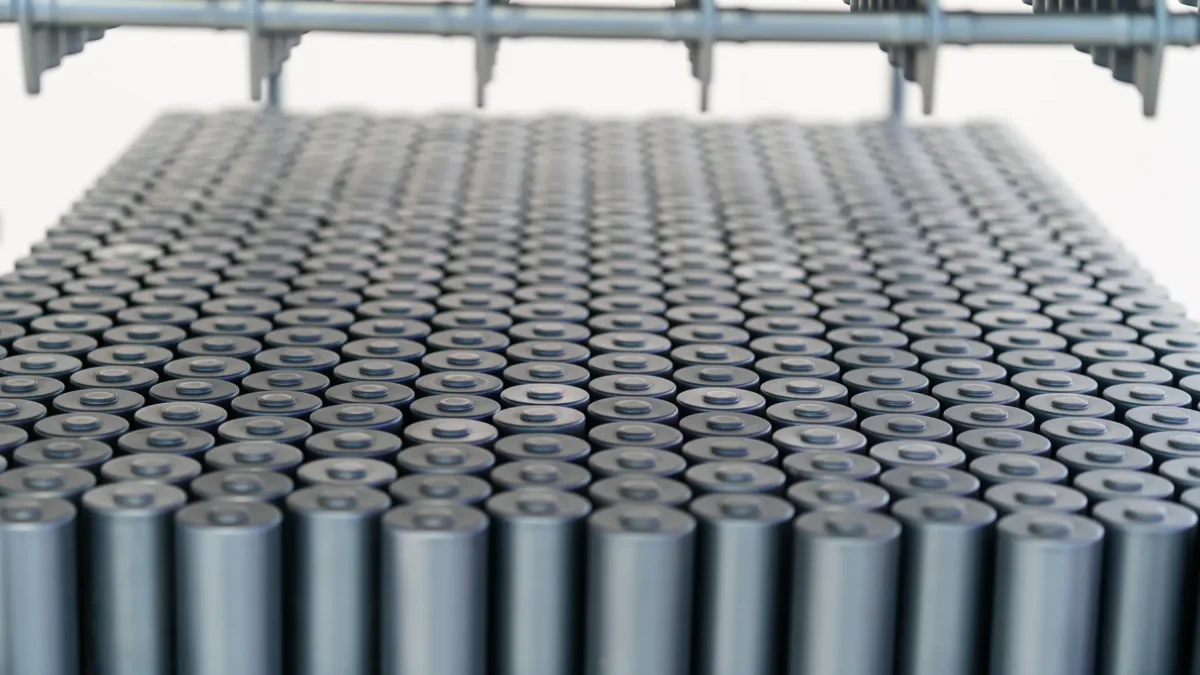 Çin, büyük silindirik sodyum-iyon hücrelerin seri üretimi için 12 GWh'lik bir proje planlıyor Çin, büyük silindirik sodyum-iyon hücrelerin seri üretimi için 12 GWh'lik bir proje planlıyor