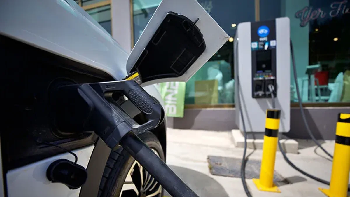 Şarj istasyonlarında yeni dönem: EPDK elektrik depolama sistemlerinin önünü açtı Şarj istasyonlarında yeni dönem: EPDK elektrik depolama sistemlerinin önünü açtı
