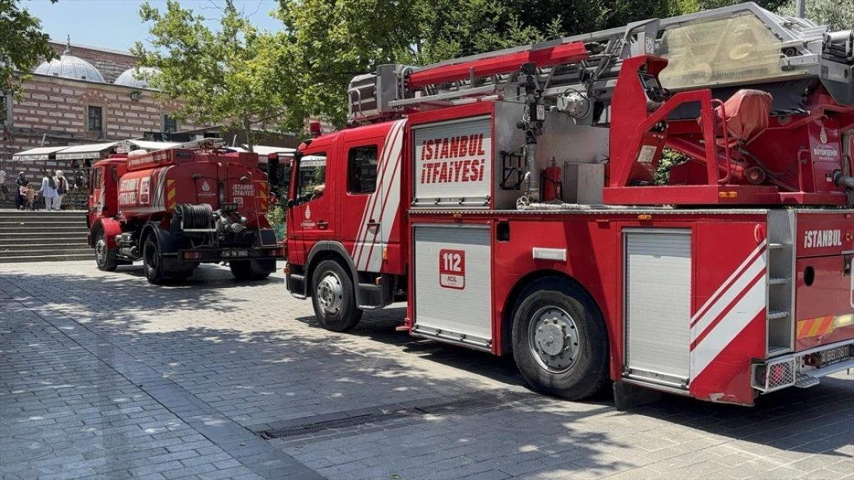 SON DAKİKA | Mısır Çarşısı'nda yangın: İtfaiye ekipleri kısa sürede kontrol altına aldı SON DAKİKA | Mısır Çarşısı'nda yangın: İtfaiye ekipleri kısa sürede kontrol altına aldı