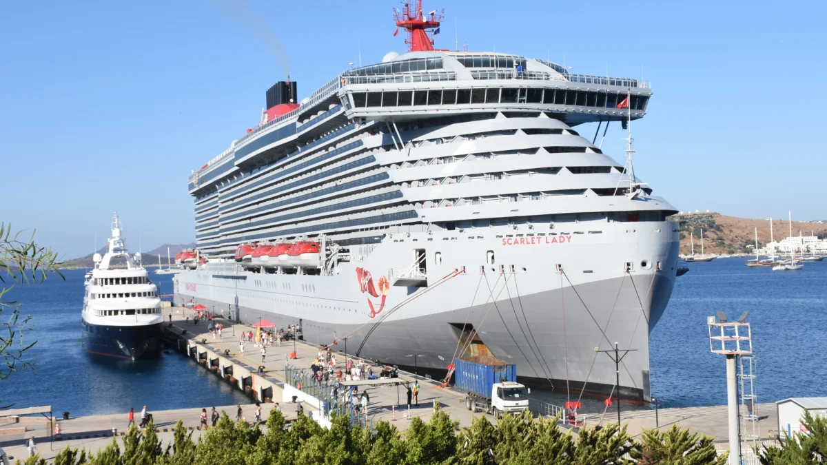 Scarlet Lady kruvaziyeri Bodrum'a demir attı! Bir sonraki durağı Rodos Scarlet Lady kruvaziyeri Bodrum'a demir attı! Bir sonraki durağı Rodos