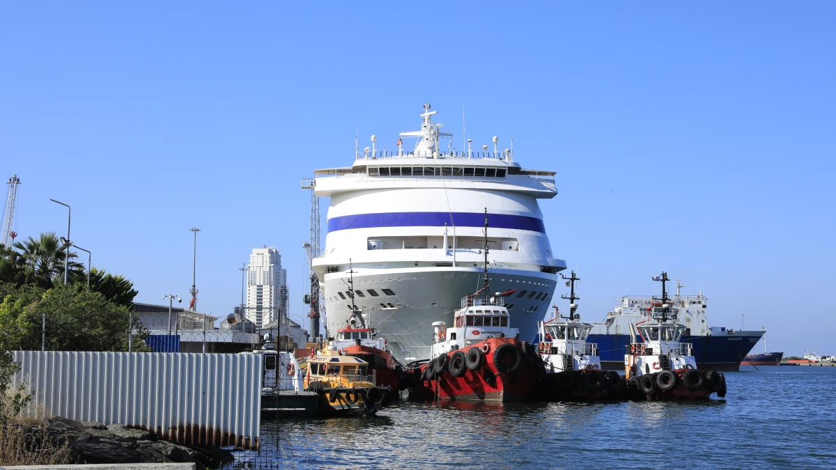 Rusya'dan çıkan kruvaziyer Samsun Limanı'na demirledi! Turistler tarihi kenti gezdi Rusya'dan çıkan kruvaziyer Samsun Limanı'na demirledi! Turistler tarihi kenti gezdi