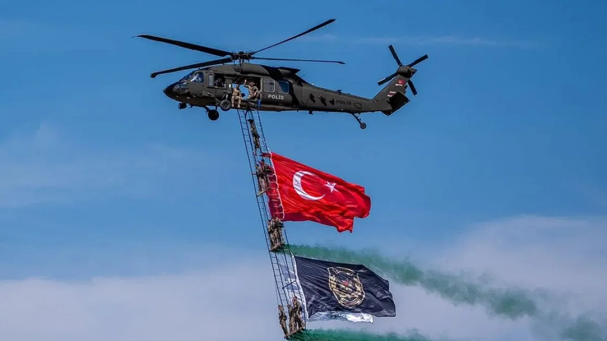 Şanlıurfa'da TEKNOFEST finali: Hava gösterileri binlerce kişiyi buluşturdu Şanlıurfa'da TEKNOFEST finali: Hava gösterileri binlerce kişiyi buluşturdu