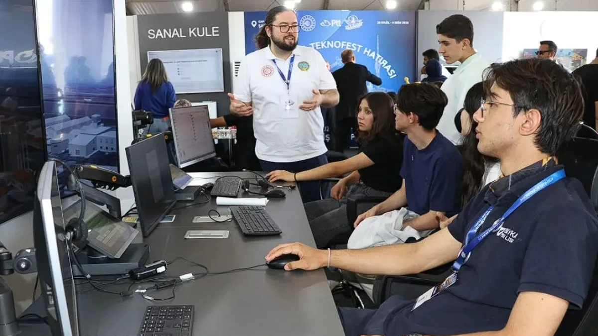 Gençler TEKNOFEST'te hava trafik kontrolörü oldu Gençler TEKNOFEST'te hava trafik kontrolörü oldu