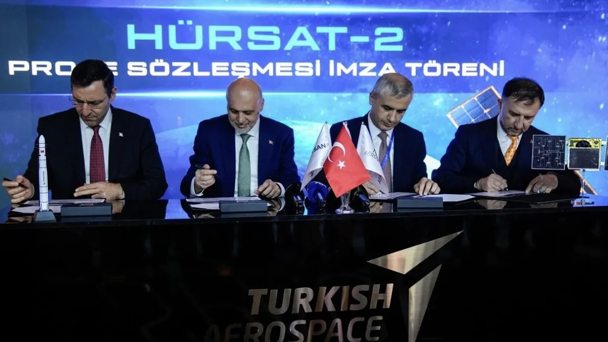 HÜRSAT-2 için imzalar atıldı: TUSAŞ ve ROKETSAN uzayda güçlerini birleştirdi