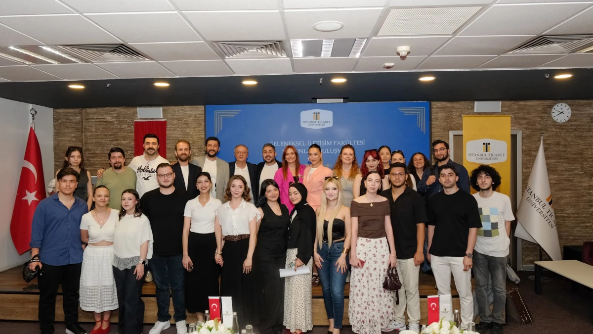 İletişim Fakültesi mezunları deneyimlerini öğrencilerle paylaştı İletişim Fakültesi mezunları deneyimlerini öğrencilerle paylaştı