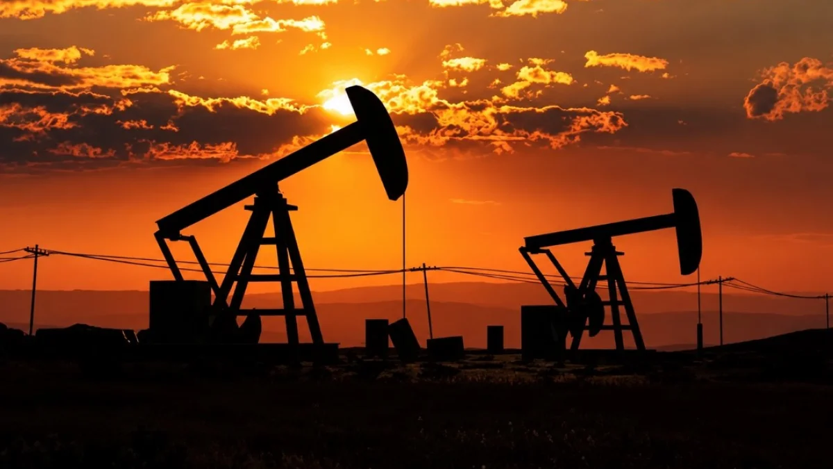 Petrol fiyatları yüzde 4'ü aşan artış gösterdi: İran iddiaları piyasaları altüst etti Petrol fiyatları yüzde 4'ü aşan artış gösterdi: İran iddiaları piyasaları altüst etti