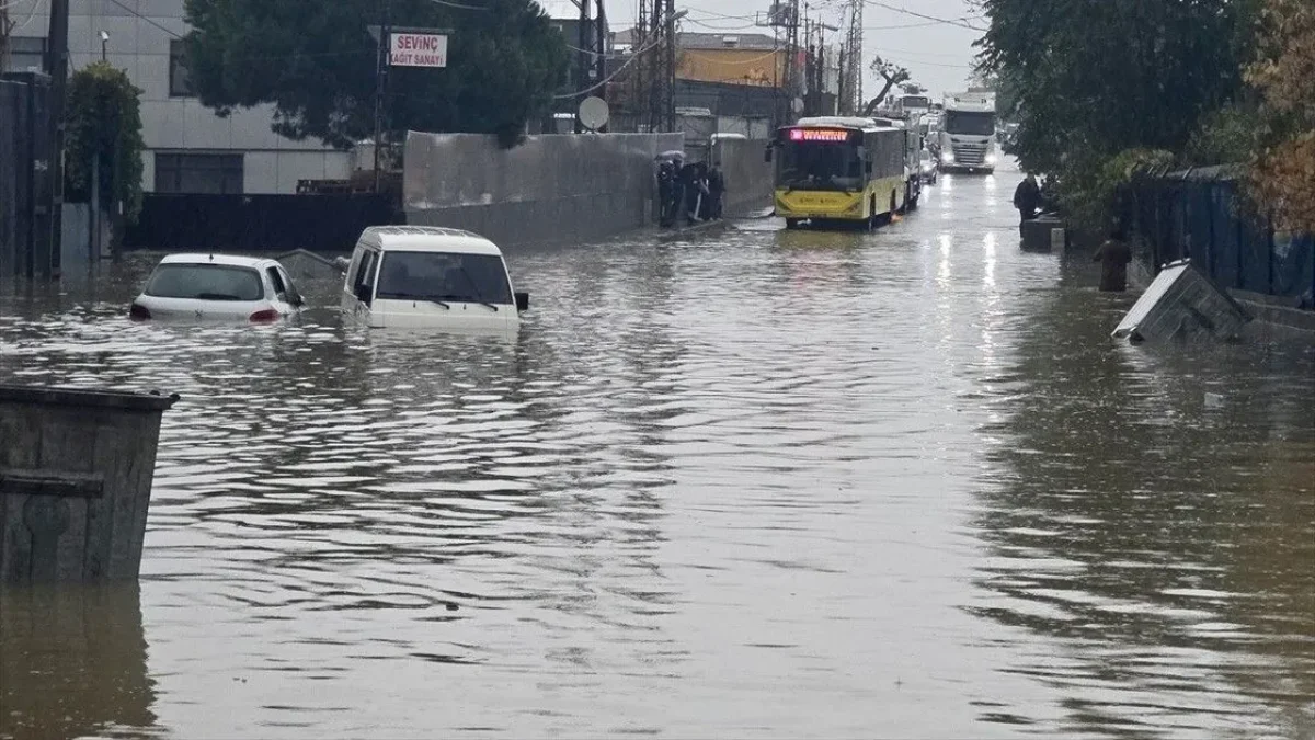 İstanbul Valiliği'nden son dakika yağmur uyarısı: 16 Ekim sabahına dikkat! Kuvvetli gelecek İstanbul Valiliği'nden son dakika yağmur uyarısı: 16 Ekim sabahına dikkat! Kuvvetli gelecek