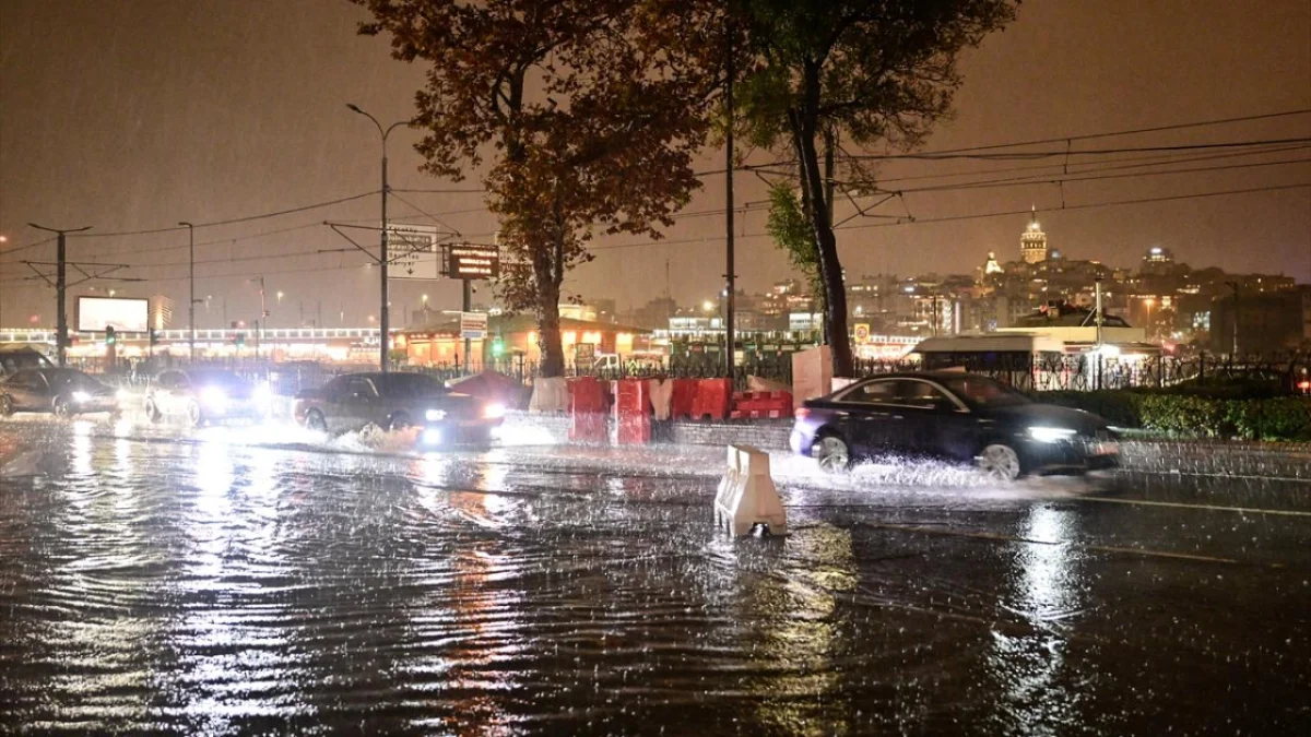İstanbul'a neden bu kadar yağmur yağdı? 3 meteorolojik faktör tetikledi İstanbul'a neden bu kadar yağmur yağdı? 3 meteorolojik faktör tetikledi