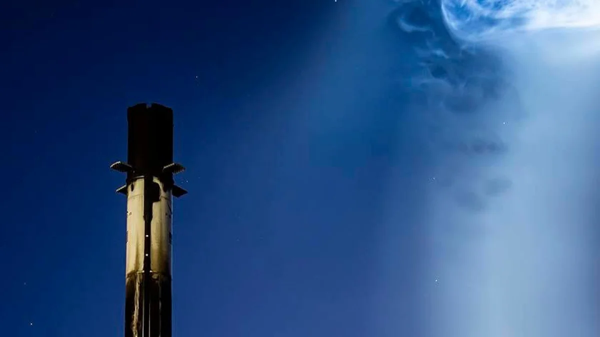 SpaceX fırlatması sonrası gökyüzünde beliren ışıklı izin sırrı çözüldü SpaceX fırlatması sonrası gökyüzünde beliren ışıklı izin sırrı çözüldü