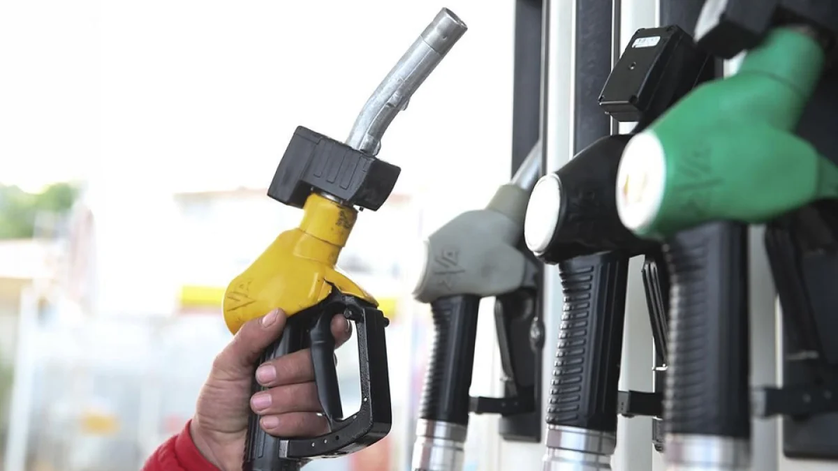 Benzine indirim ne zaman gelecek? Benzin fiyatı 4,30 lira ucuzlayacak: 20 Ekim'de akaryakıt fiyatları değişecek Benzine indirim ne zaman gelecek? Benzin fiyatı 4,30 lira ucuzlayacak: 20 Ekim'de akaryakıt fiyatları değişecek