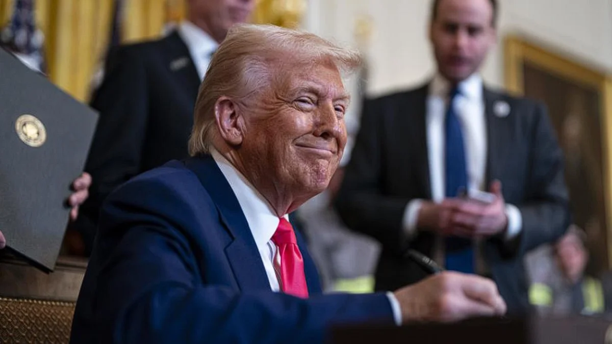 ABD'den Rusya'ya yaptırımlarda geri adım: Trump ağır maddeleri durdurdu ABD'den Rusya'ya yaptırımlarda geri adım: Trump ağır maddeleri durdurdu