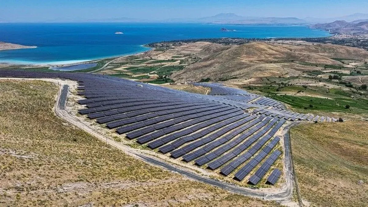 Güneş ve rüzgar enerjisinde tarihi büyüme: Elektrik üretiminde dengeler değişiyor Güneş ve rüzgar enerjisinde tarihi büyüme: Elektrik üretiminde dengeler değişiyor
