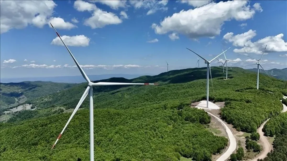 Türkiye temiz enerjide çıtayı yükseltti: 2035 hedefi 120 gigavat Türkiye temiz enerjide çıtayı yükseltti: 2035 hedefi 120 gigavat