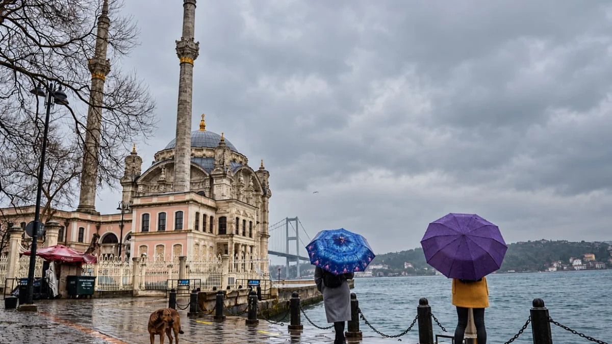 İSTANBUL HAVA DURUMU: Yeni yağış dalgası geliyor! İstanbul'da hafta sonu hava nasıl olacak? İSTANBUL HAVA DURUMU: Yeni yağış dalgası geliyor! İstanbul'da hafta sonu hava nasıl olacak?