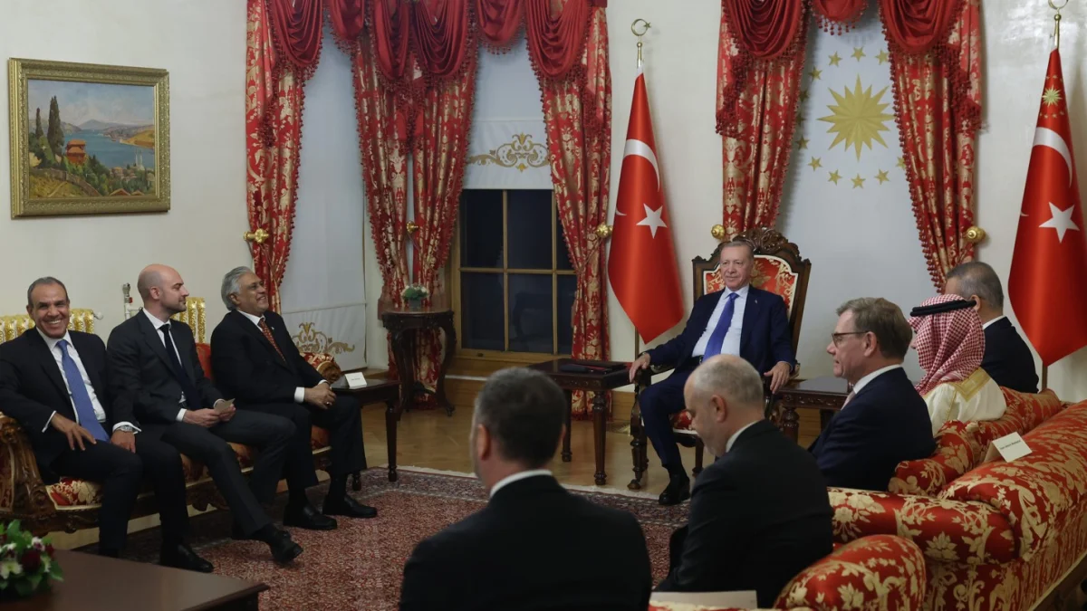 Cumhurbaşkanı Erdoğan'dan Dolmabahçe'de üst düzey kabul: 7 ülke zirvede buluştu Cumhurbaşkanı Erdoğan'dan Dolmabahçe'de üst düzey kabul: 7 ülke zirvede buluştu