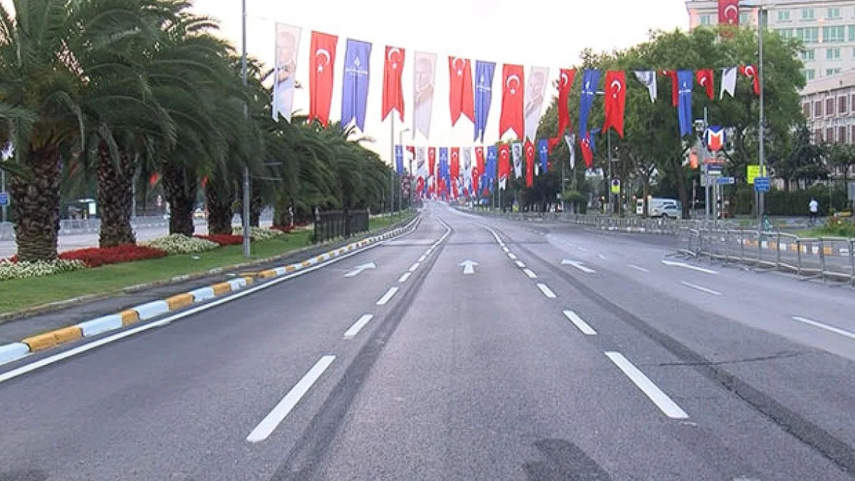 SON DAKİKA: İstanbul'da sürücüler dikkat! Çok sayıda cadde ve yol ulaşıma kapatıldı SON DAKİKA: İstanbul'da sürücüler dikkat! Çok sayıda cadde ve yol ulaşıma kapatıldı